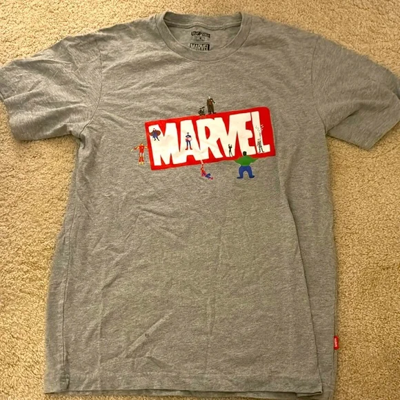 Uniqlo Marvel Women’s shirt in gray - Picture 1 of 6